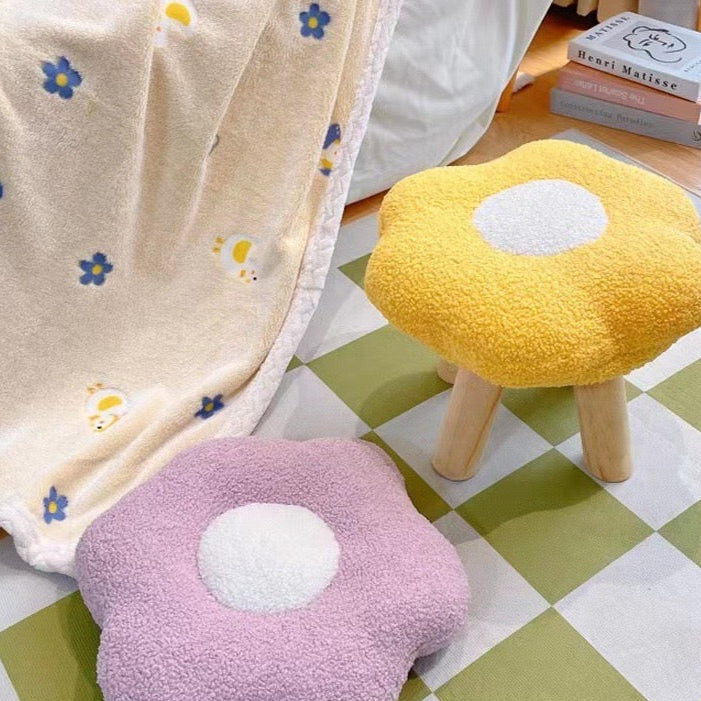 Daisy Day Stools
